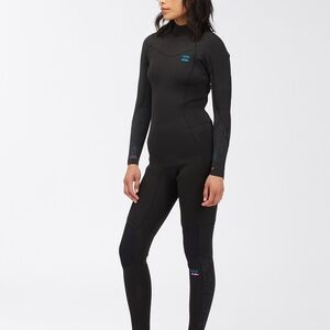 Women's 4/3 Furnace Synergy Black Wetsuit Back Zip - Like New